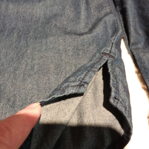 ⬇️Gap light weight denim shirt with ruffles - Picture 4 of 6